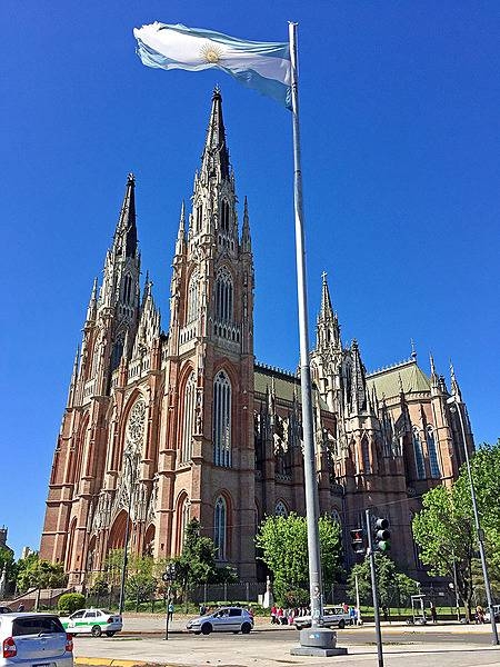Opened as a cathedral in 1932 and architecturally completed in 2000, the Cathedral of La Plata is the largest church in Argentina and one of the top seven largest in the Western Hemisphere. At a height of 112m, it is among the six tallest churches in the Americas.