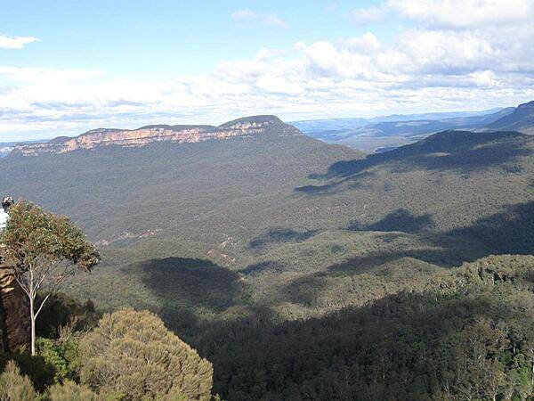 A view of the Blue Mountains as seen from a cable car.