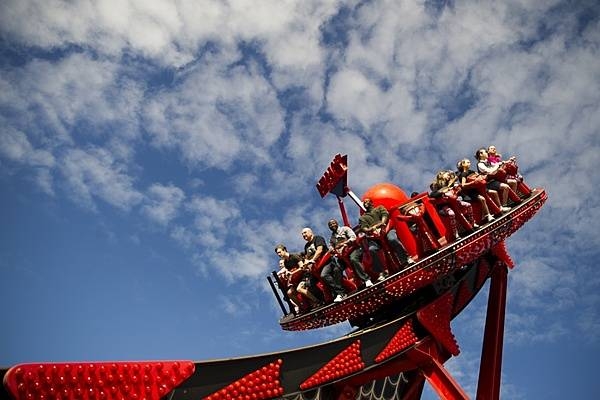 Visiting US Sailors join the crowd riding the Redback at Aussie World, a theme park located on the Sunshine Coast in Queensland, Australia. Photo courtesy of the US Navy/ Mass Communication Specialist 3rd Class Jessica Gomez.