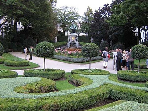 The Sablon is a neighborhood and hill in the historic upper town of Brussels. At its heart are the twin squares of the larger Grand Sablon (Large Sablon) square in the northwest and the smaller Petit Sablon (Small Sablon) square and garden in the southeast, divided by the Church of Our Blessed Lady of the Sablon. In the center of the Petit Sablon gardenlies a fountain of Counts Edgmont and Horne, who were symbols of resistance against Spanish tyranny that sparked the Dutch Revolt in the 16th century.