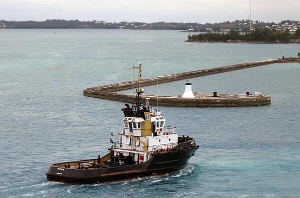Tugboat at King's Wharf.