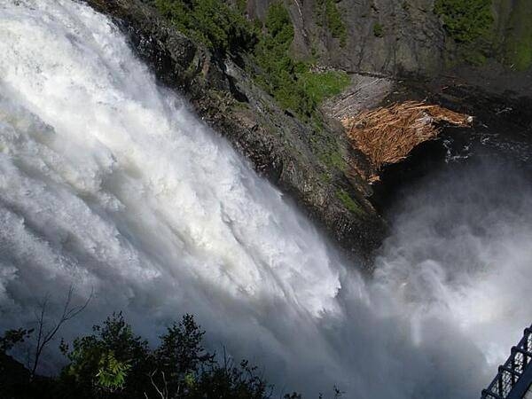 At 84 m (275 ft) Montmorency Falls in Quebec are 30 m higher than Niagara Falls.