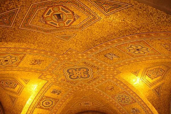 The mosaic ceiling in the rotunda of the Royal Ontario Museum in Toronto. The inscription in the middle of the dome reads: "That all men may know His work."