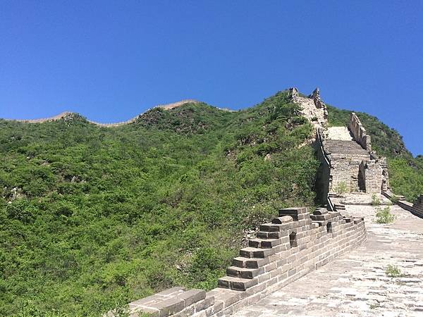 The Huanghuacheng (Lakeside) section of the Great Wall derives its name from the nearby man-made reservoir lakes. Unlike the main tourist sections of the Great Wall at Mutianyu and Badaling, the Lakeside Great Wall draws a far smaller number of tourists. The section features appealing sights including submerged parts of the Great Wall under the lake water and a sweeping view after a steep hike to a high guard tower.
