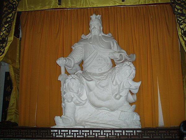 Imposing statue in the Shibaozhai Temple.
