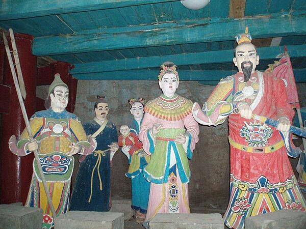 A lifelike group of figures on one of the landings in the pagoda.