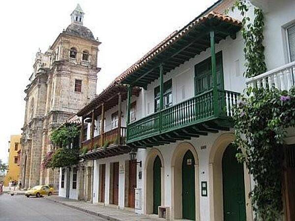 Street scene in the northern city of Cartagena. Because of the mild climate and abundance of wildlife in the area, settlement around Cartagena goes back to 7000 B.C. The city's colonial walled section and fortress have been designated a UNESCO World Heritage site.