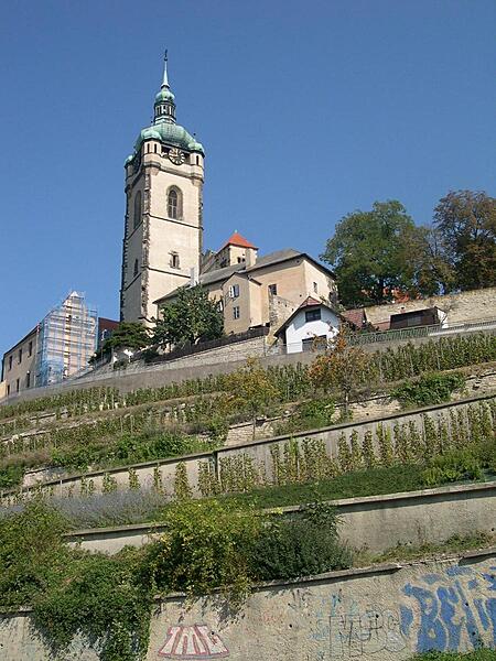 A closer look at the terraced gardens before Melnik. In the background, the Church of Sts. Peter and Paul faces Melnik castle.