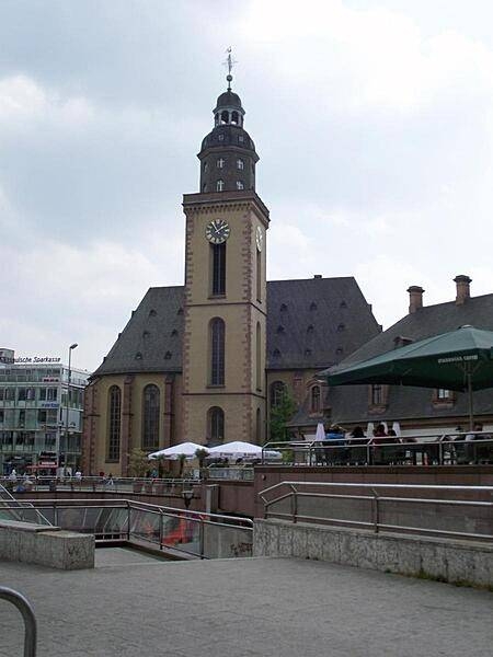 Located at the edge of the Hauptwache plaza is St. Catherine's Church, the largest Lutheran church in Frankfurt. Construction of the baroque church was completed in 1681. Destroyed by World War II bombing, it was rebuilt between 1950 and 1954.