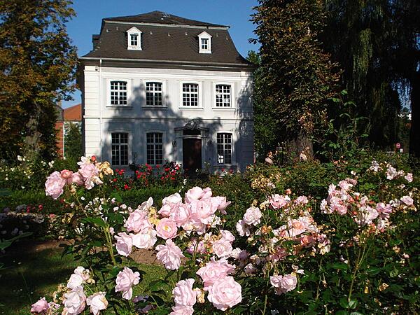A duke's hunting lodge and rose garden, called the Pavilion, were constructed in the 18th century and today are one of the highlights of Ottweiler.