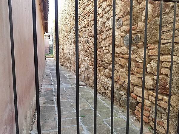Contrasting walls. The wall on the right belongs to one of the palaces in the Alcazaba in Malaga.
