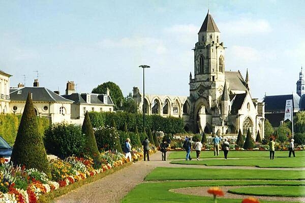 Gardens before the Church of St. Etienne in Caen. Formerly referred to as the Men's Abbey, the structure was completed in 1063 and is now dedicated to St. Stephen.