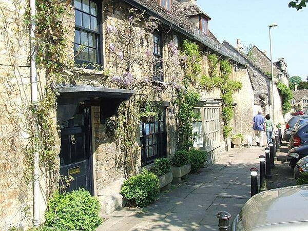 Wisteria-bedecked cottage in the town of Burford, the Cotswold hills district, England.
