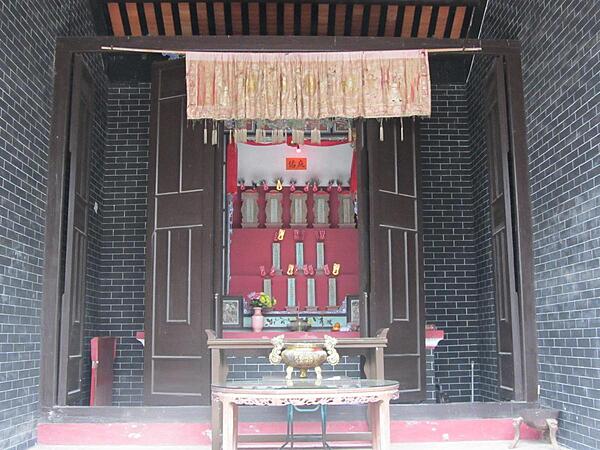 Tang Chung Ling Ancestral Hall in Hong Kong was built in the early 16th century to honor the Tang clan's founding ancestor.