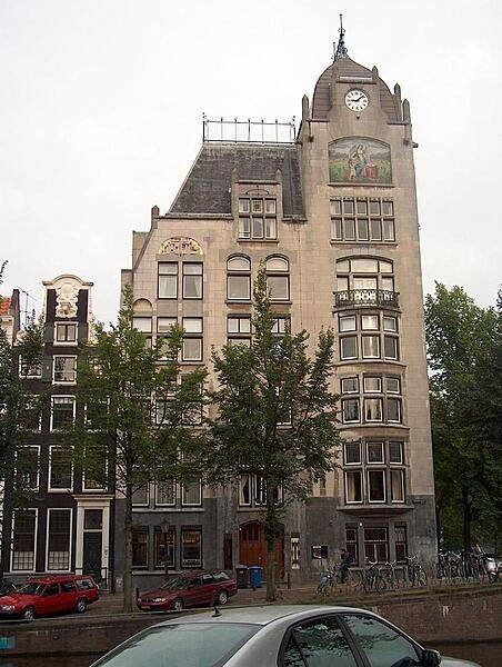 The Astoria building in Amsterdam, built 1904-05, is indicative of a more reserved style of Art-Nouveau (Jugendstil) that came to be known as "New Art" (Nieuwe Kunst). Though difficult to distinguish, typical Art-Nouveau engravings appear in the gray stone around the doorway.
