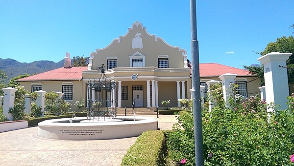 Building in Stellenbosch in the West Cape displays the Dutch Cape style. The town, founded in 1679, lies in the center of wine country.