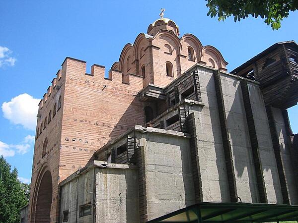 The Golden Gate in Kyiv was reconstructed in 1982 on the site of the city's medieval southern gate. The structure was one of three originally built in 1037 as part of the city's fortifications.