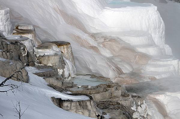 Canary Spring at Mammoth Hot Springs in Yellowstone National Park. Mineralized water flowing downhill creates terraces. Image courtesy of the US National Park Service/Jim Peaco.