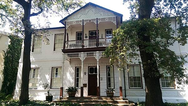 Building in Stellenbosch in the West Cape with a filigree portico. The town was founded in 1679 and is in the center of wine country.